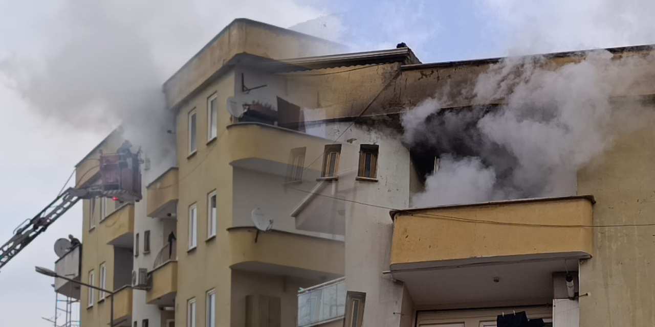 Ocakta unutulan yemek daireyi yaktı!