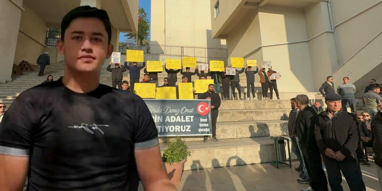 Teknedeki kavgada ölen Arda Deniz için adliye önünde adalet çağrısı: Ağır cezada yargılansınlar!