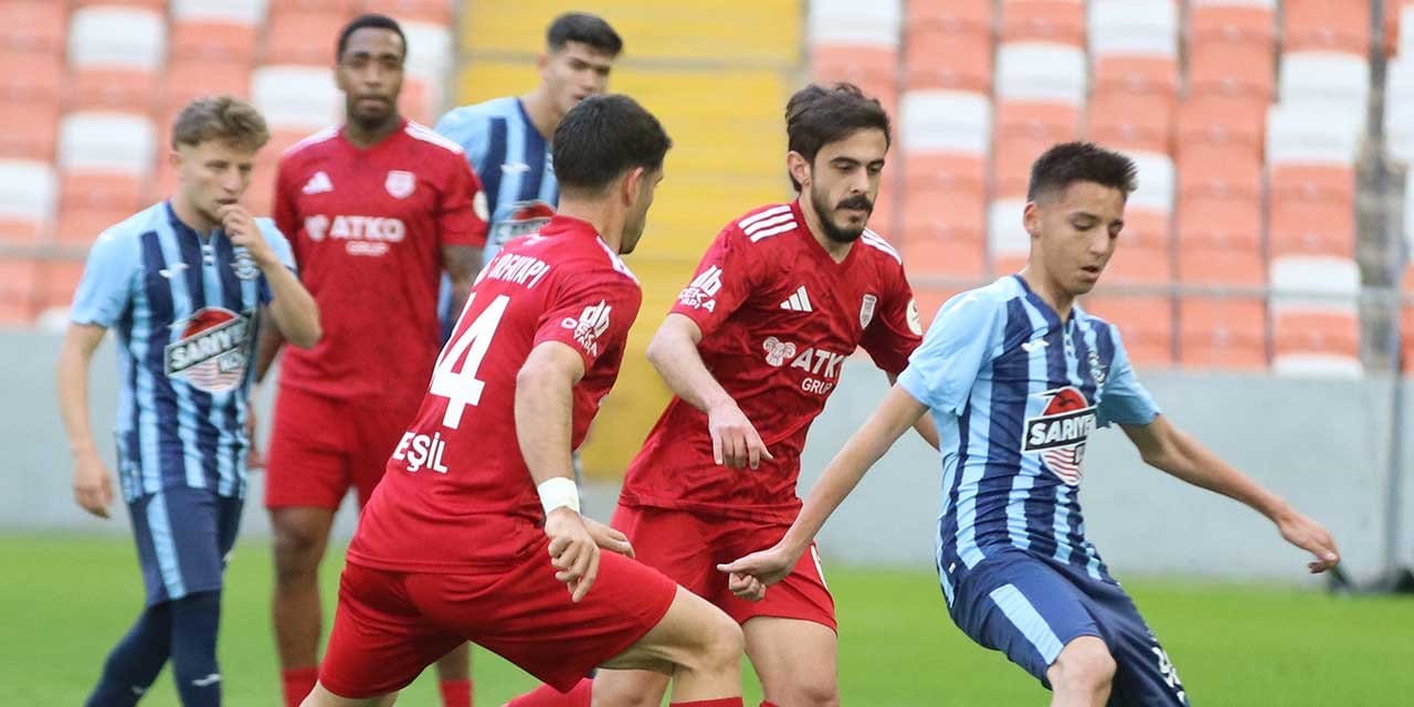 Sakaryaspor 4 atıp küme hattında kaldı