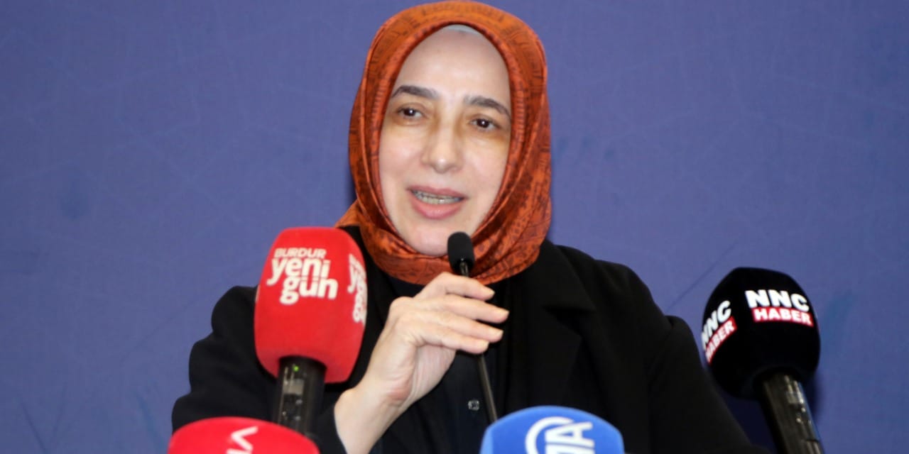 AKP'li Özlem Zengin: Hukuk ayaklar altında olan bir dünya görüyoruz