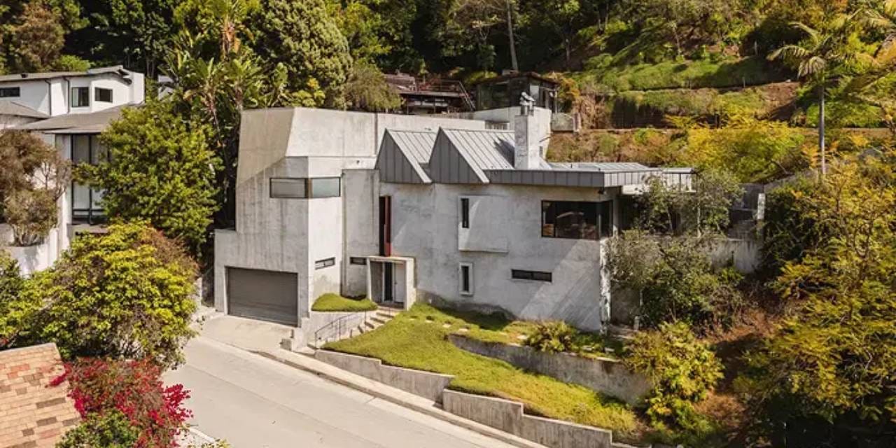 Hollywood’un efsane yönetmeninin malikanesi 13 milyon dolara alıcı buldu!