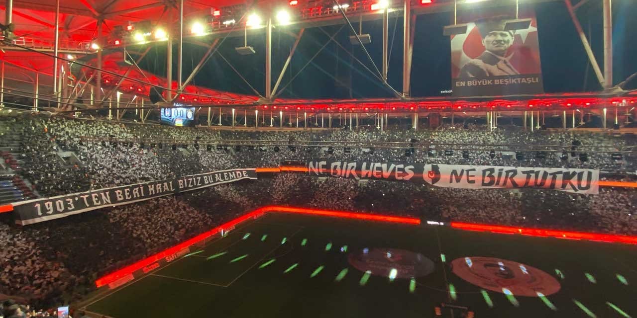 Beşiktaş taraftarından Galatasaray derbisine özel koreografi