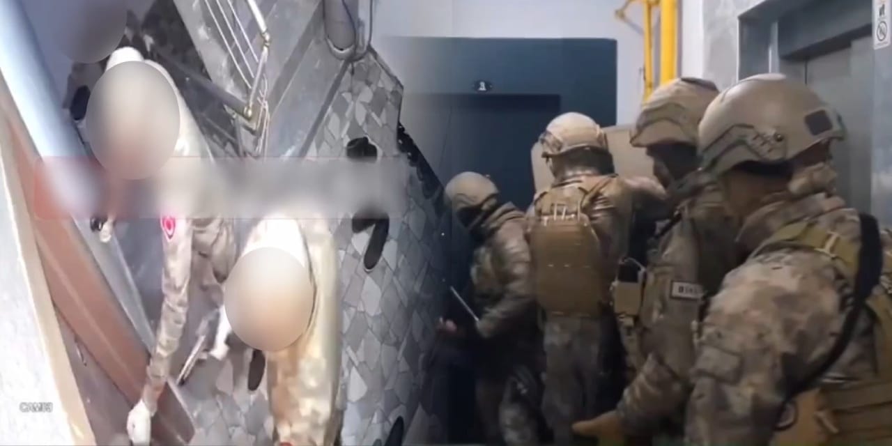 Çakma 'özel harekat' çetesine özel harekat baskını: Sahte üniformalı ev baskını kamerada!