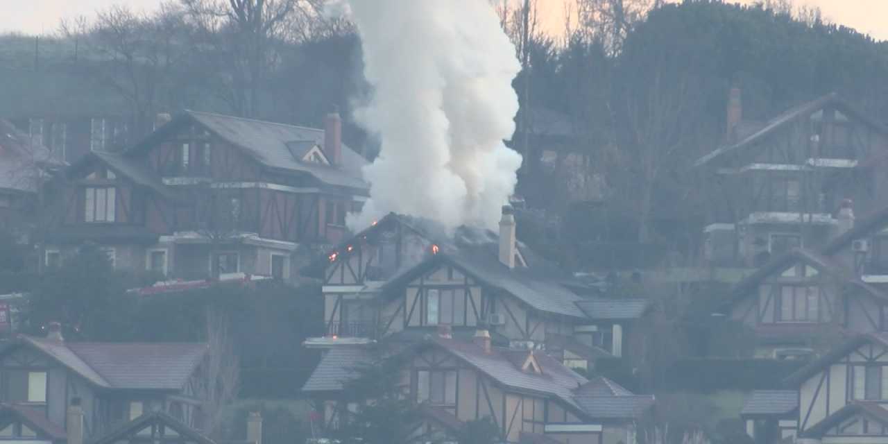 Beykoz'da 3 katlı villada yangın!