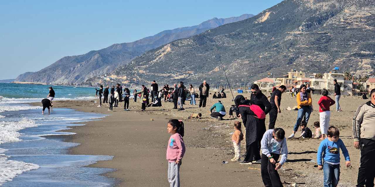 Hatay'da yaz aylarını aratmayan görüntüler