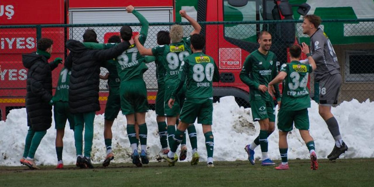 Bursaspor tek golle şampiyonluk yolunda avantajı kaptı