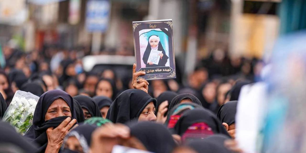 İşte ABD ve İsrail'in katlettiği 100 çocuk... İran medyası bu manşetle baskıya çıktı