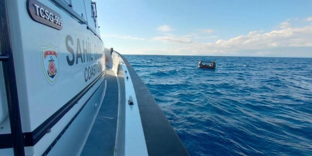 Antalya açıklarında göçmen botu faciası! Sahil Güvenlik ile çarpıştılar... 14 kişi öldü