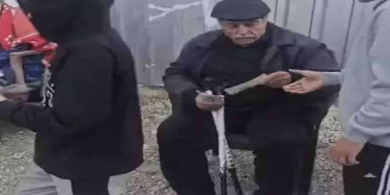 "Dua etsinler yeter" dedi: Emekli maaşını dağıttı