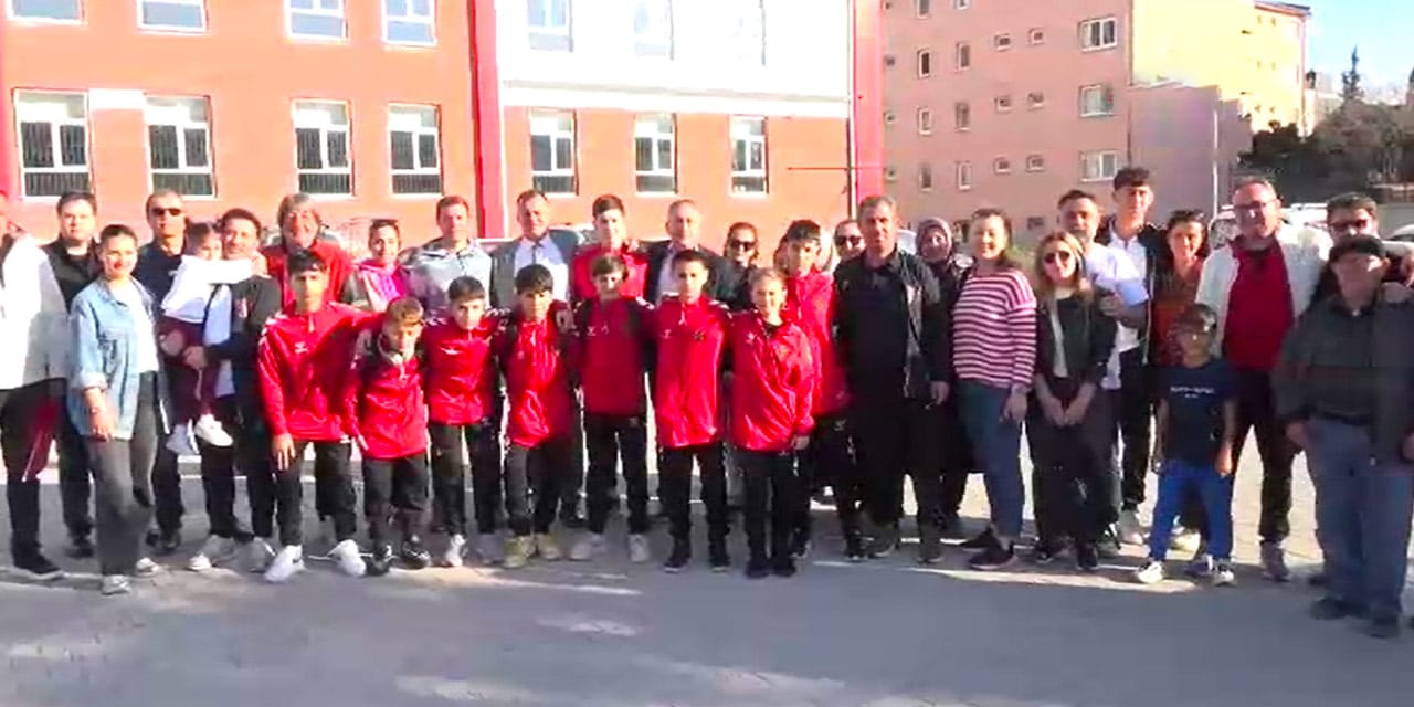 Katar'da mahsur kalan 31 sporcu yurda döndü