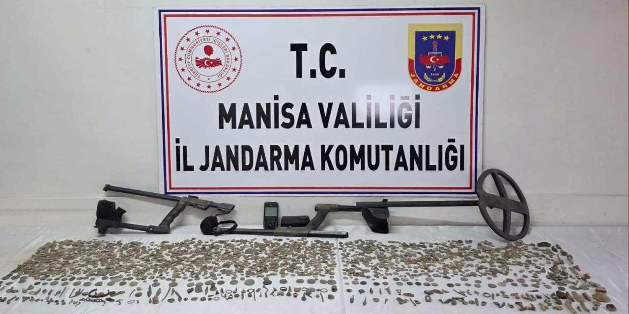 Manisa'da "Anadolu Mirası" operasyonu: Binlerce tarihi eser kurtarıldı