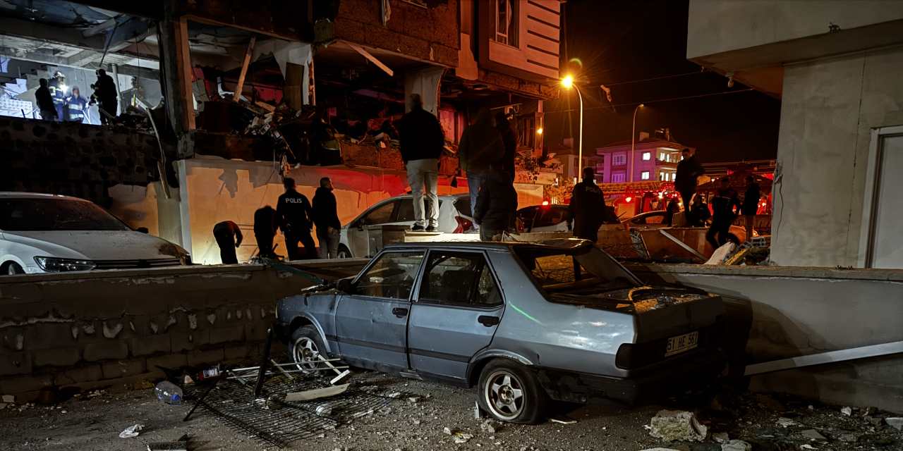 14 katlı binada şiddetli patlama! Yaralılar var