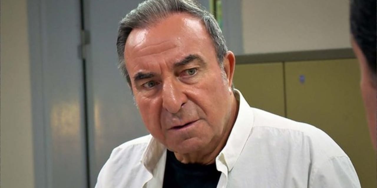 Arka Sokaklar'ın 'Rıza Baba'sı hastaneye kaldırıldı! Sevenlerini üzen haberi eşi duyurdu