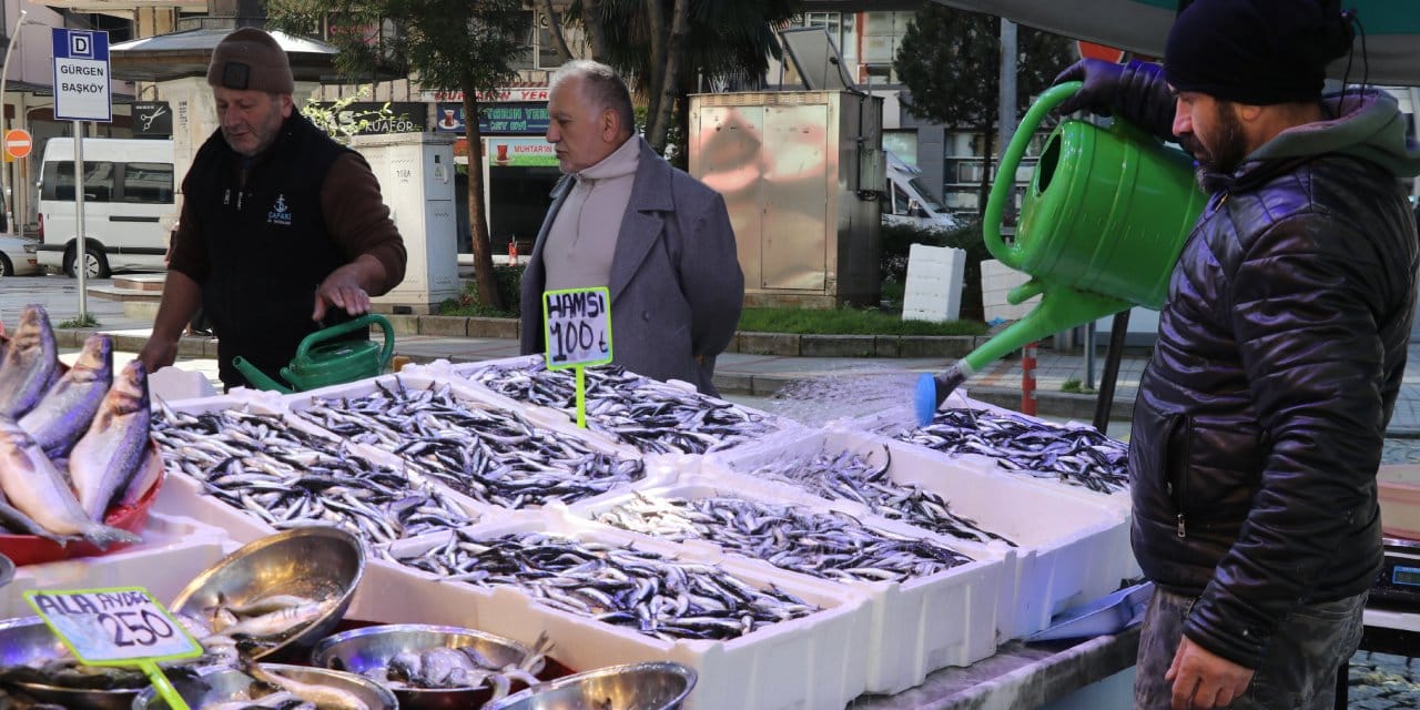 Kilosu 100 liraya indi vatandaş bayram etti: Kapış kapış gitti