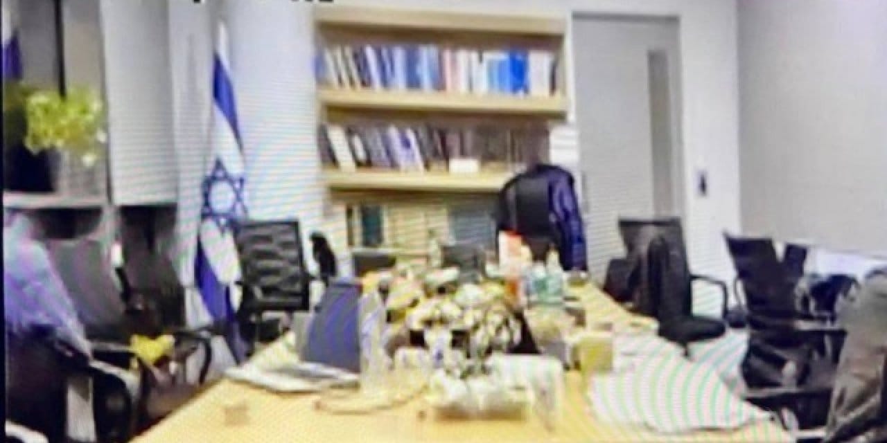 İran saldırdı İsrail güvenlik kabinesi sığınaklara kaçtı: O an kameraya yansıdı