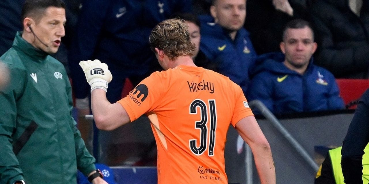 İlk 15 dakikada saçma sapan 3 gol yedi 17. dakikada soyunma odasına gitti