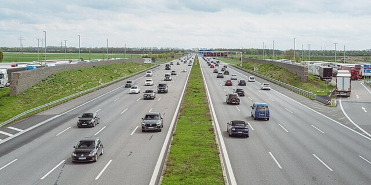 Hız sınırının olmadığı, tam gaz gidebileceğiniz son 2 ülke kaldı