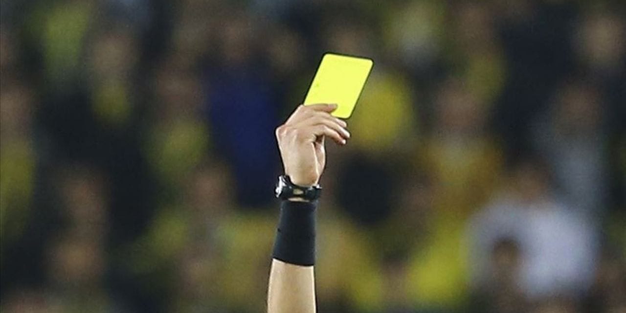 Kendisi için "Sarı kart görür" diye bahis oynayıp kazanmış: 2 futbolcuya ömür boyu men