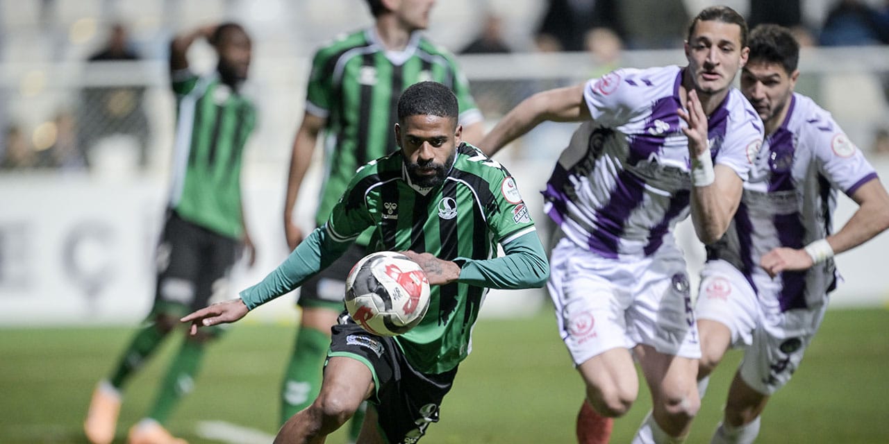 Sakaryaspor ligde tutunmaya çalışıyor