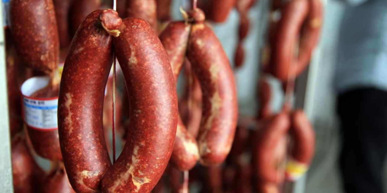 Gurme sucuğun içinden baş eti çıktı: Ünlü kasap kırmızı listeye girdi