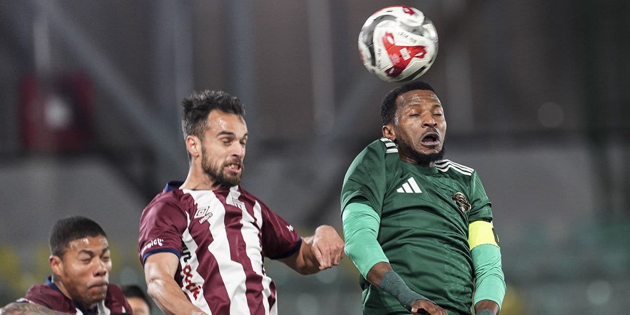 10 kişi rakibini yenemediği maçta Erzurumspor'u geçip lider oldu