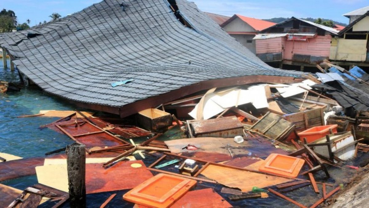 Endonezya'da 6.5 büyüklüğünde deprem: En az 20 ölü
