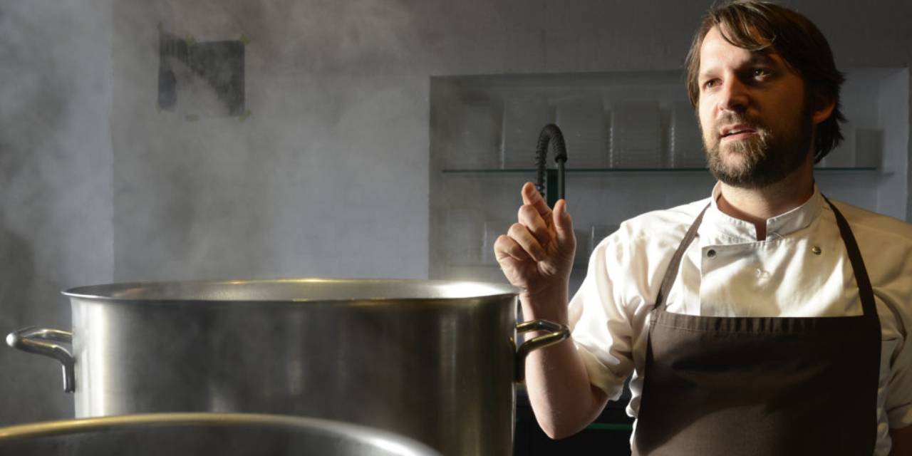 Dünyanın en iyi restoranında şiddet ve istismar iddiaları patladı: Şef ağlayarak özür diledi