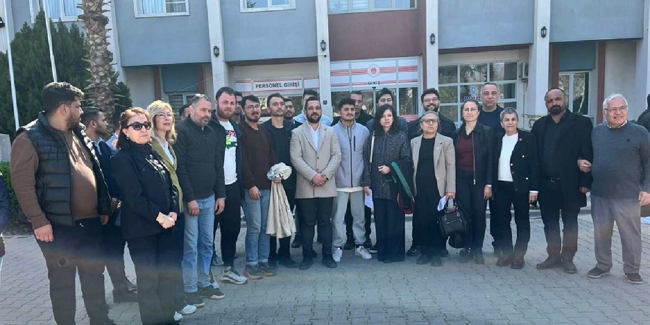 Çerçioğlu afişi nedeniyle gözaltına alınan 4 CHP'liye adli kontrol kararı