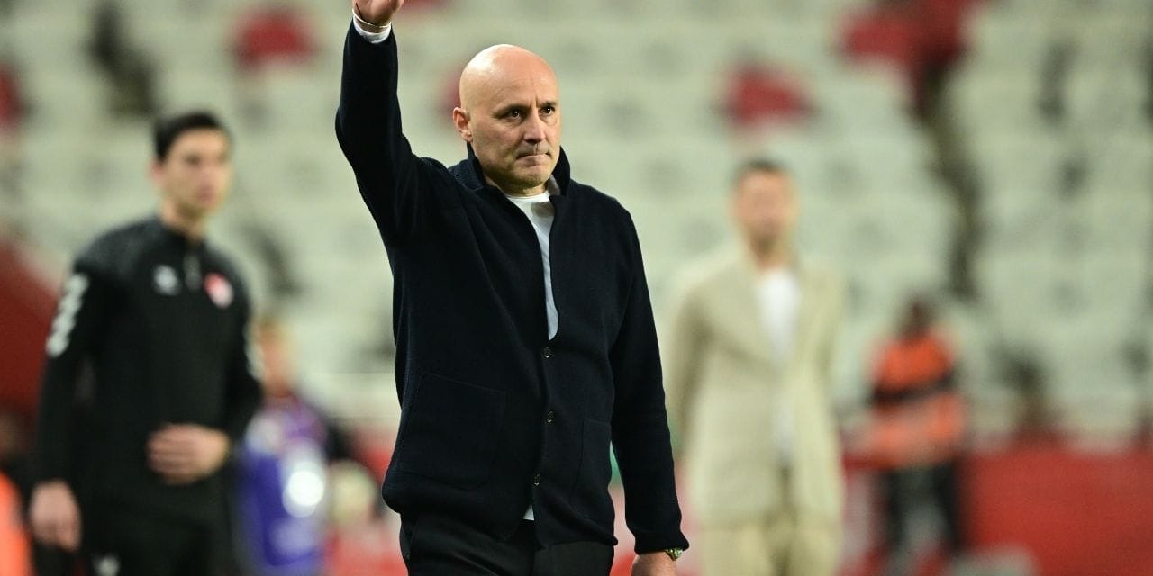 4 haftadır galibiyeti yok bir de 4 yemiş hala "Böyle oluyor" diyor