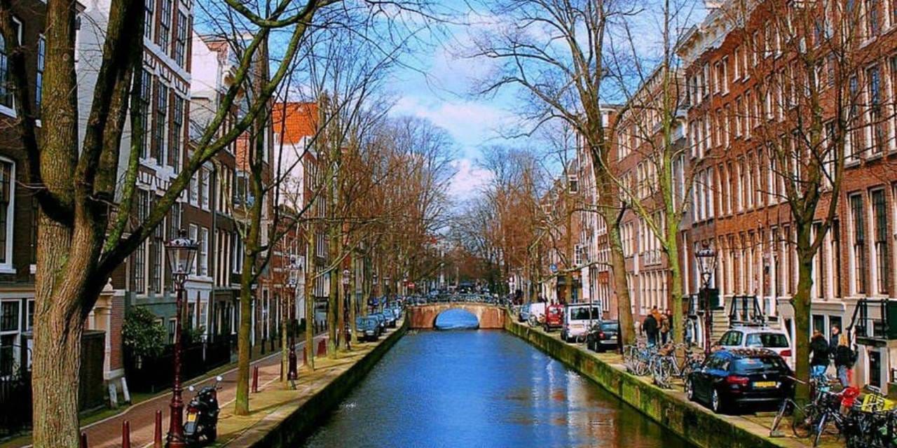 Hollanda'da Yahudi okulunda patlama!