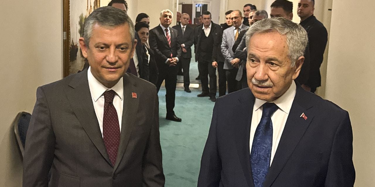 Bülent Arınç iktidar medyasını yalanladı! Özgür Özel ile görüşmesini böyle anlattı