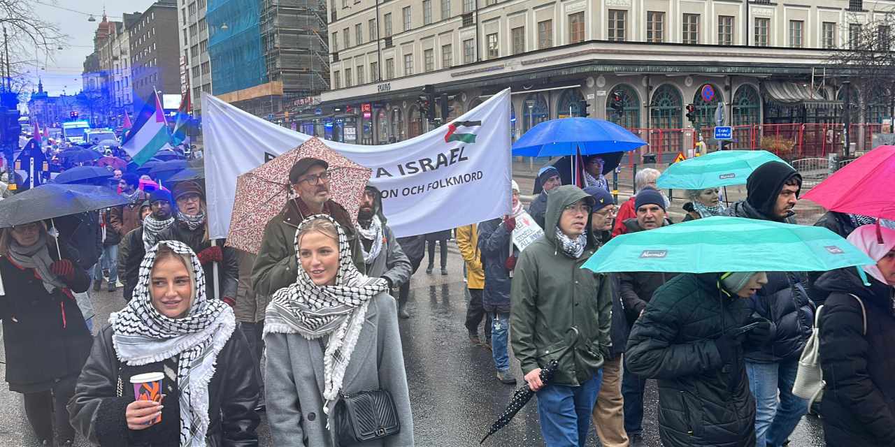 İsveç'te binlerce kişiden İsrail'in Filistin ve Lübnan saldırılarına protesto