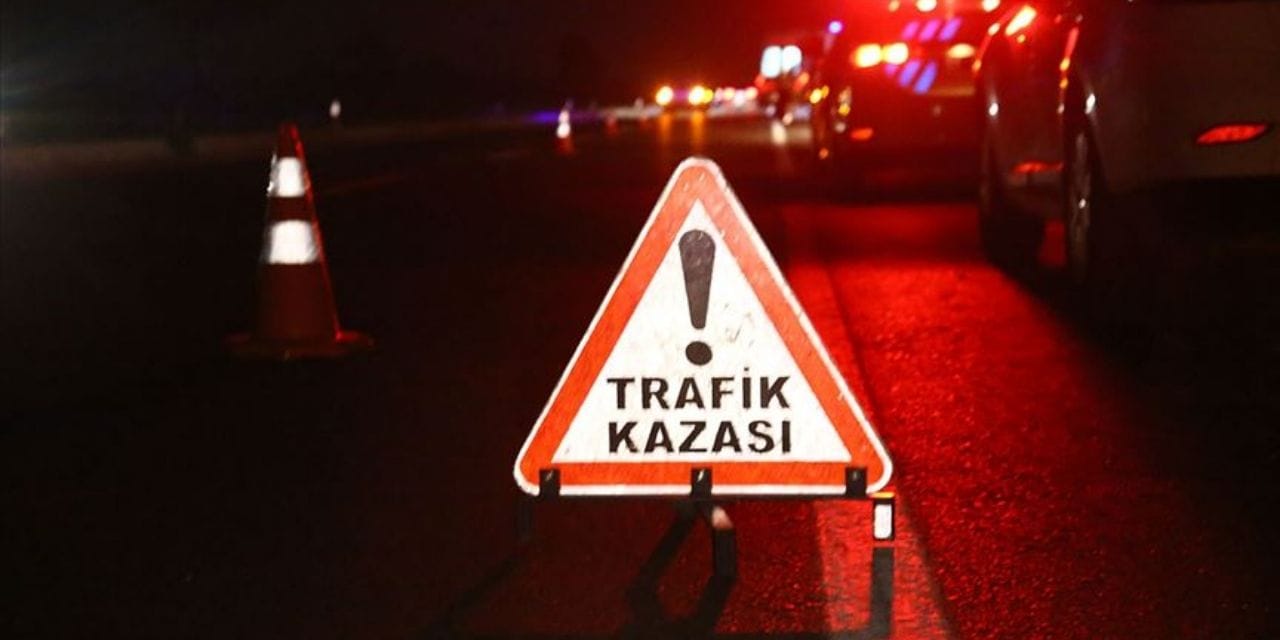 Bayram yolculuğunda anne ve baba hayatını kaybetti, 4 kardeş yaralı