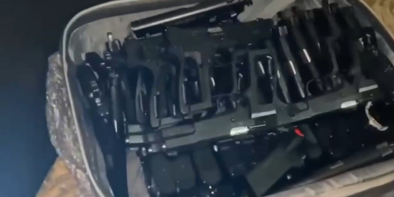 Silah ticareti yapanlar suçüstü yakalandı