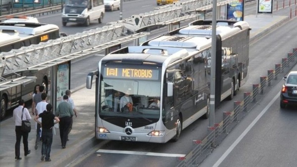 Haftasonu Metrobüs seferleri arttırıldı
