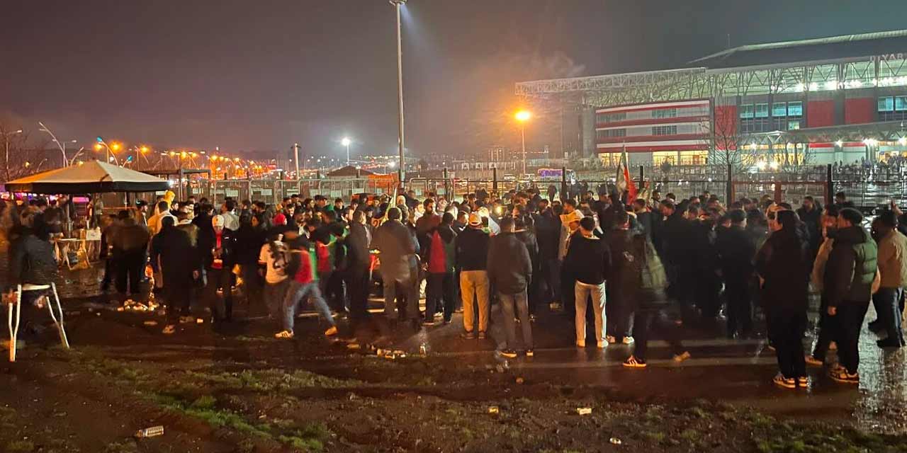 Amedspor maçı sonrası Diyarbakır sokaklarında halaylı kutlama