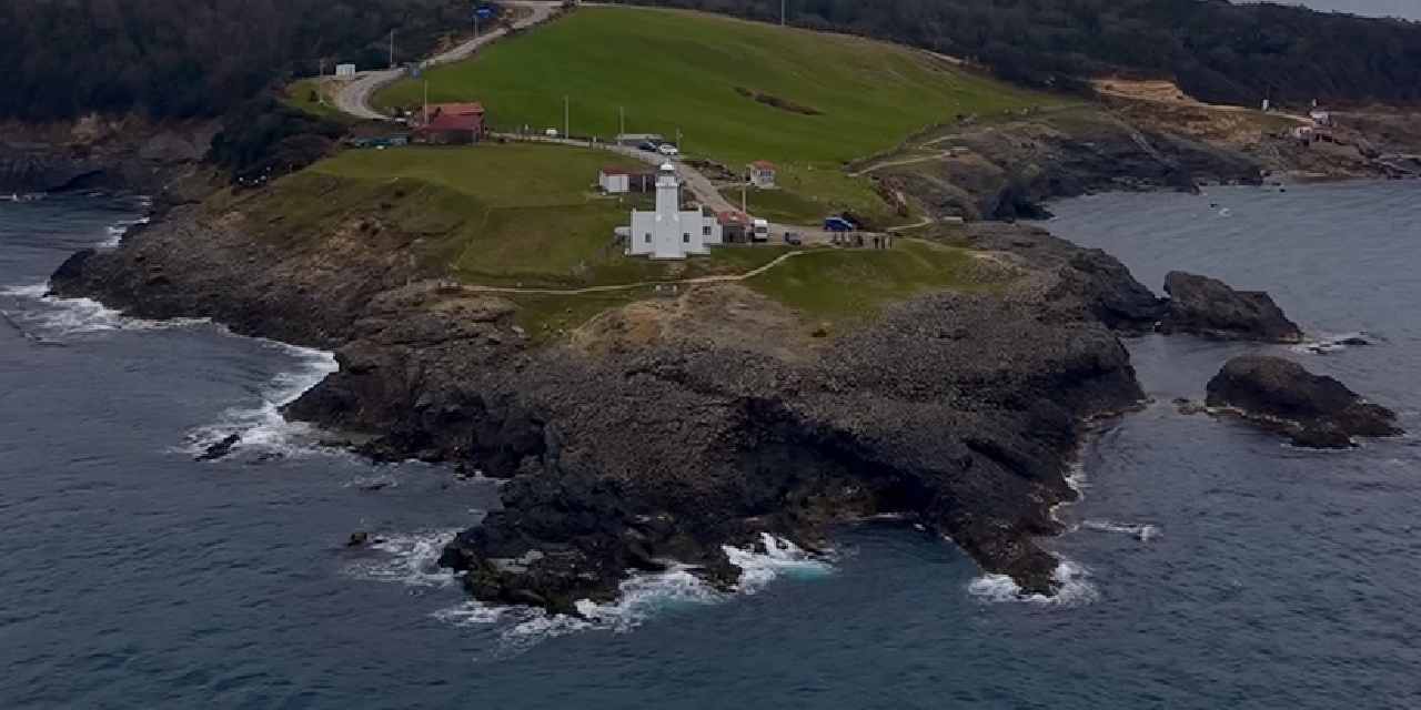 Türkiye'nin en kuzey noktasında yer alıyor: 163 yıldır denizcilere yol gösteriyor