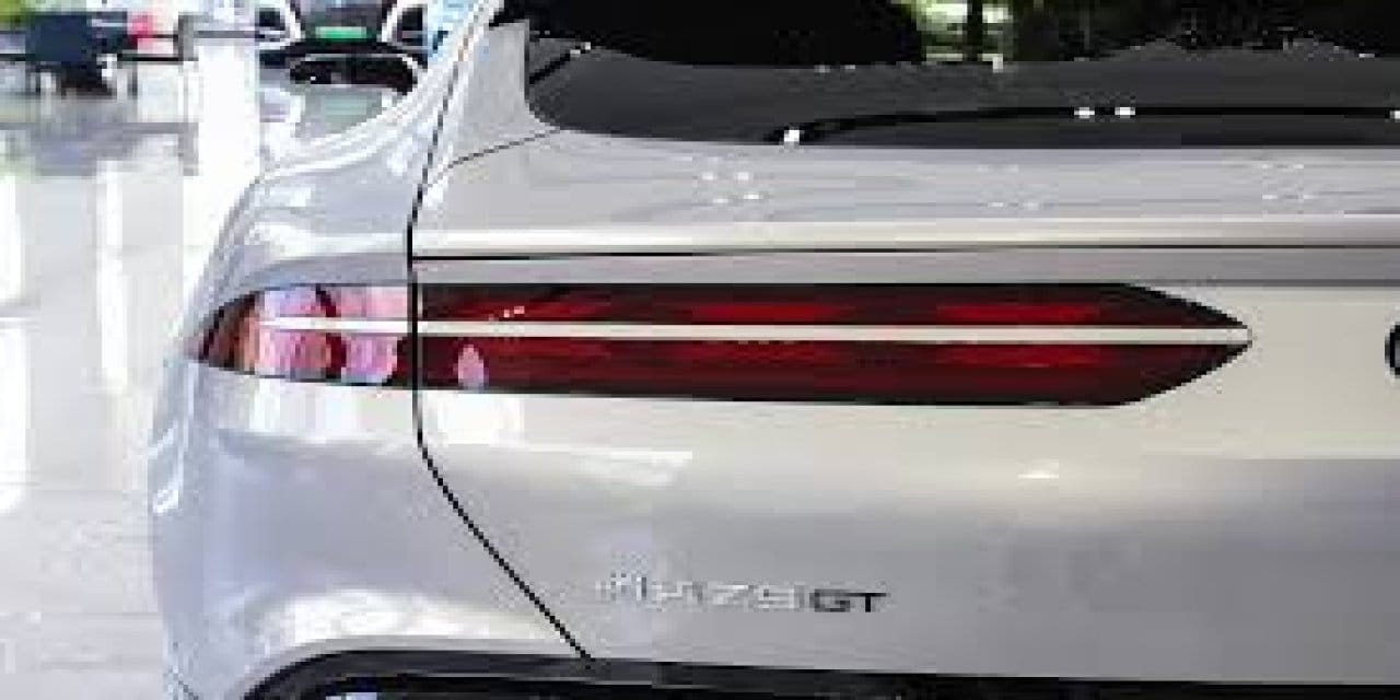 BYD 12 dakikada şarj olan elektrikli otomobiliyle gurur duyuyor: Kahvenizi içene kadar hazır!