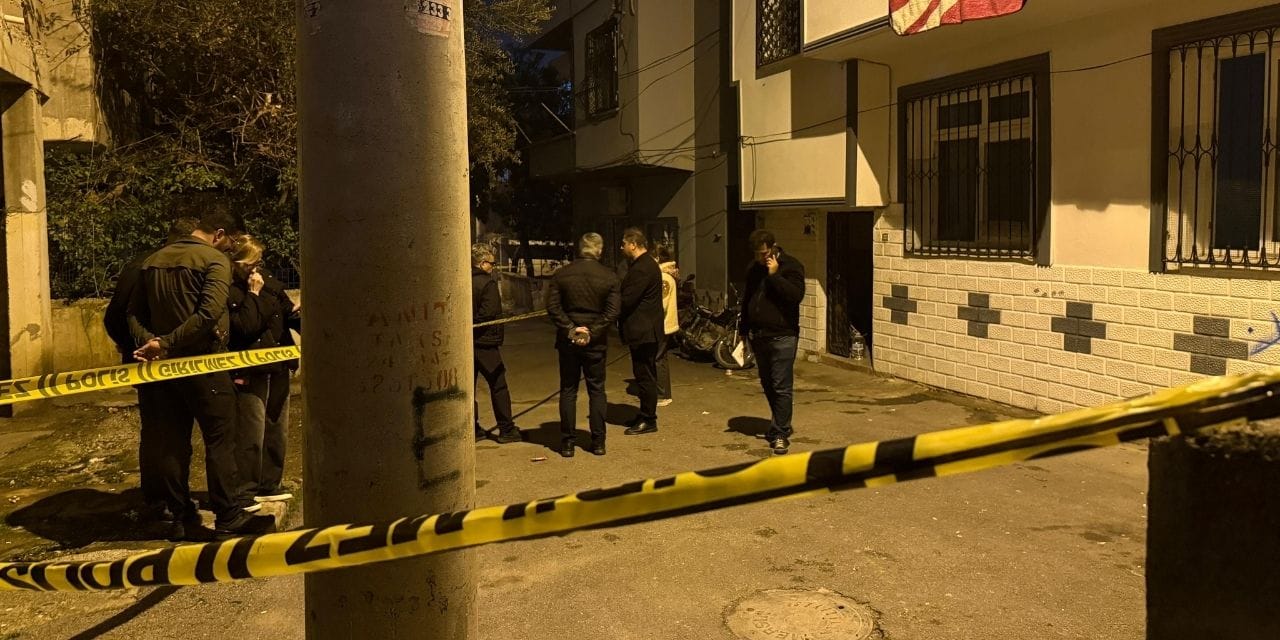 Silahların ortasında kalan genç kurtarılamadı