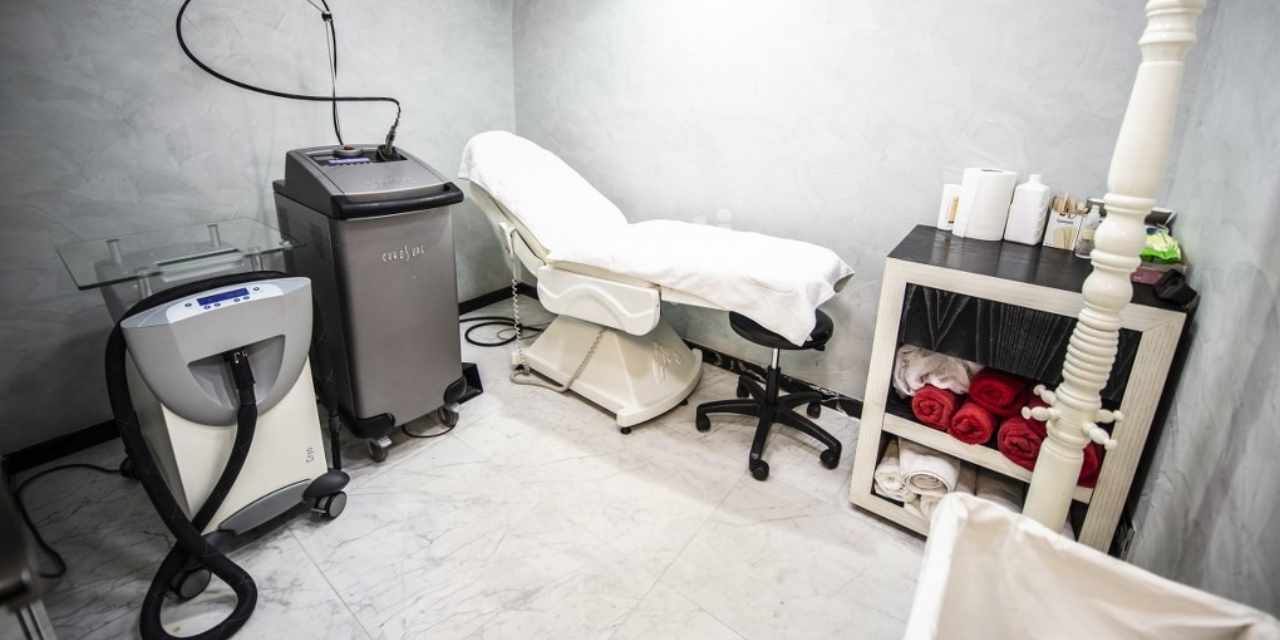 İstanbul'da kaçak estetik kliniğine baskın: 'Sahte beyin cerrahı' skandalı