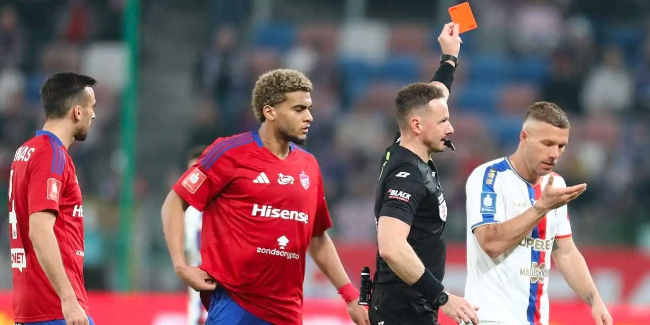 Galatasaray'ın eski yıldızı çıldırdı: Oyuna girer girmez 2 dakika içinde şoku yaşadı