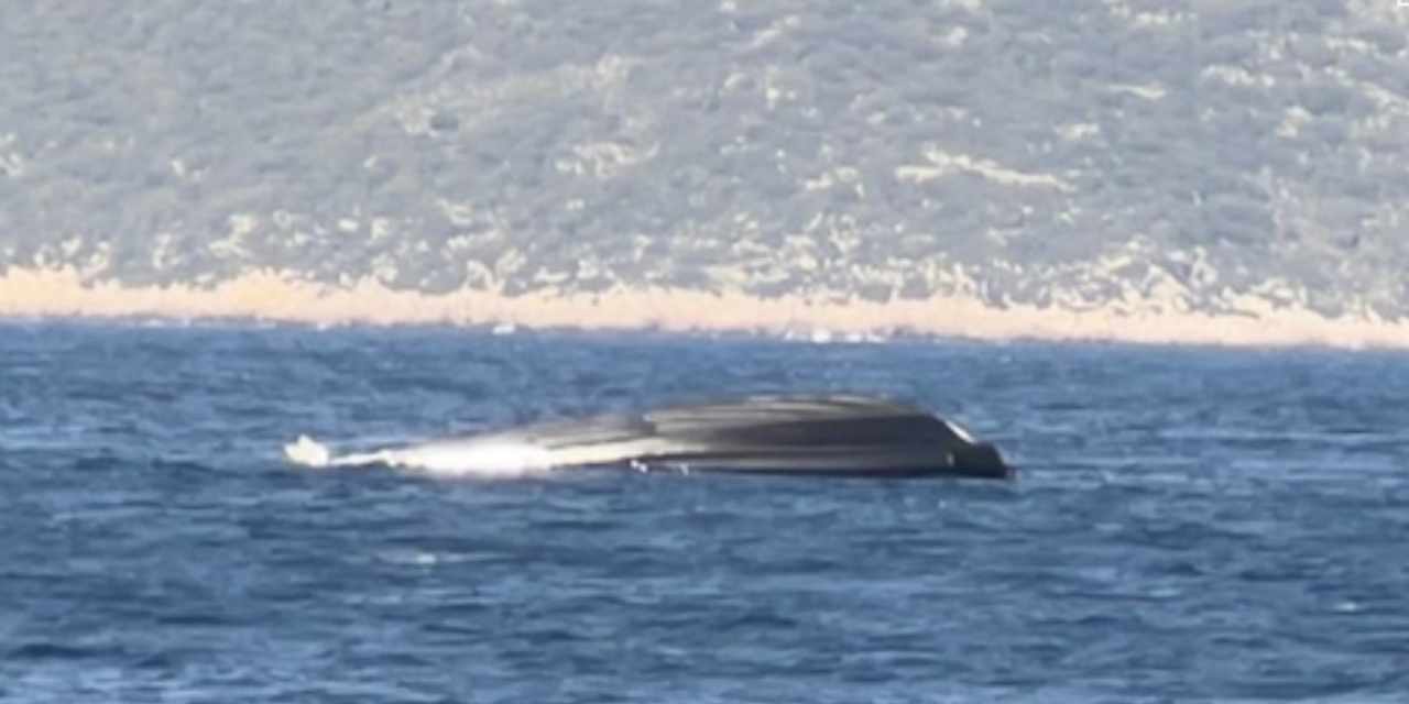 Kaş’tan göründü: Meis'te devriye botu kayalılara çıkıp battı