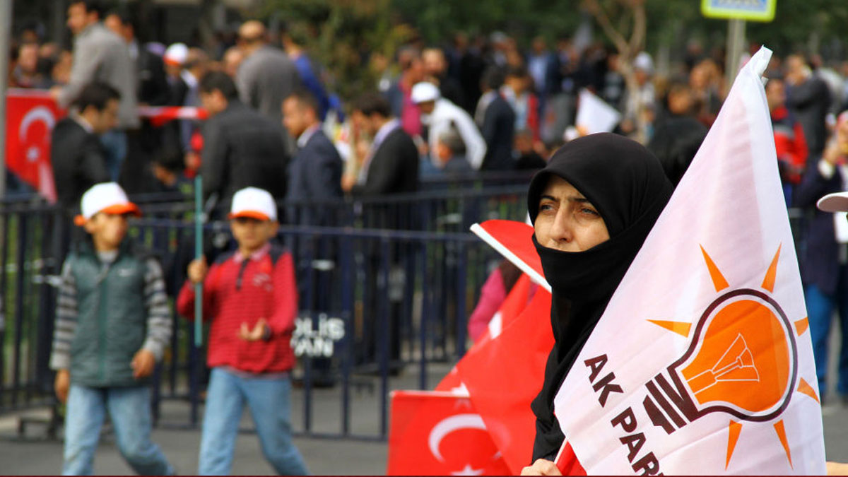 Diyarbakır'da AKP önünde eylem yapmak isteyenlere valilik engeli: Parti önünde eylem yapmak anayasal suçtur