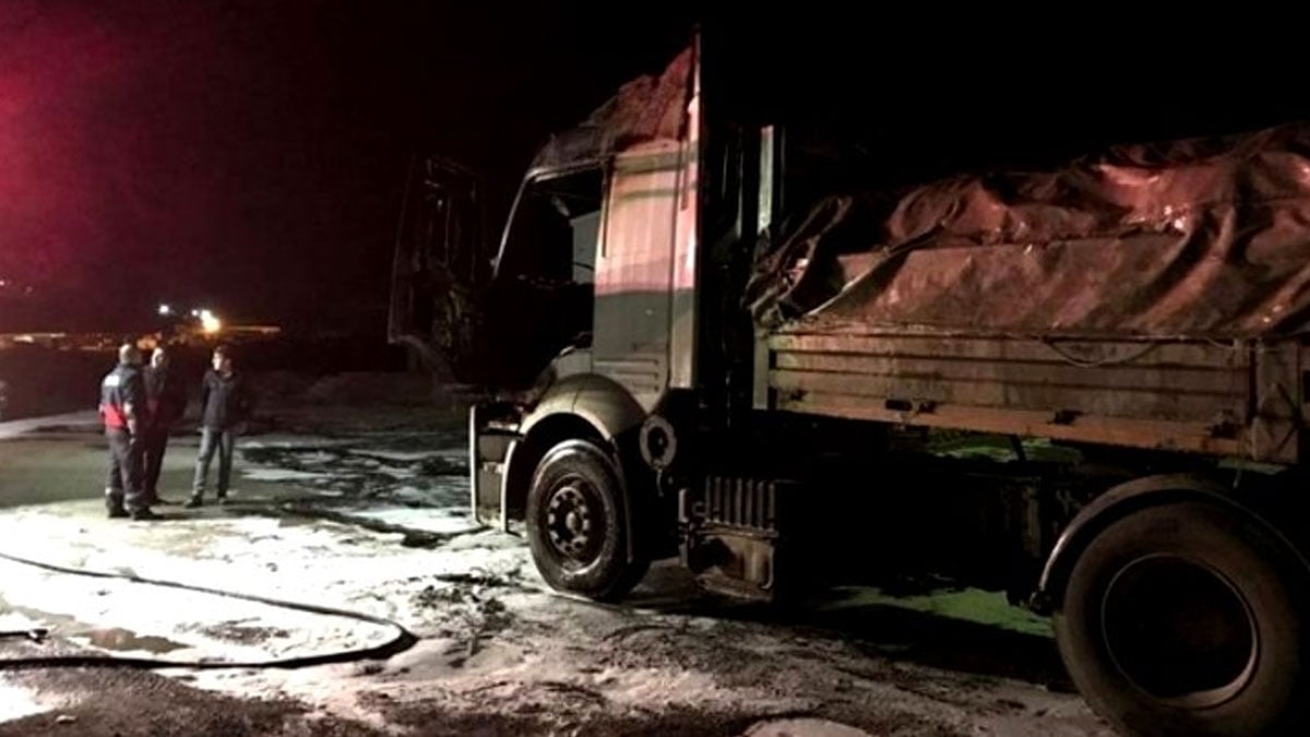 Şırnak'ta park halindeki TIR'da patlama