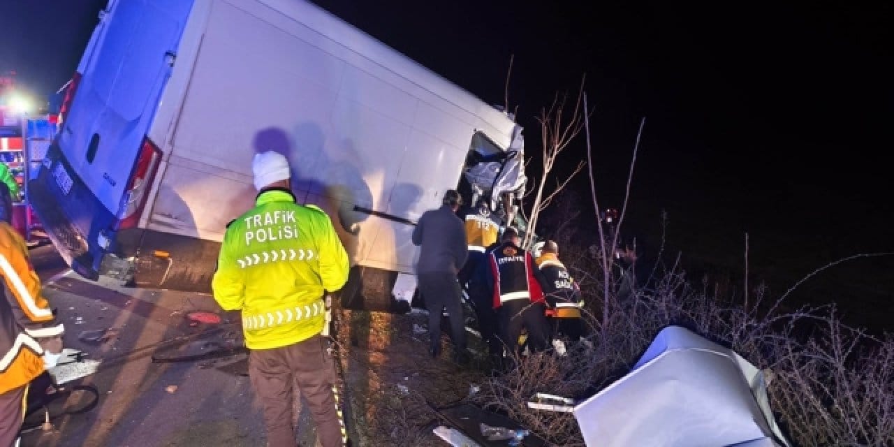 Edirne'de feci kaza: 2 ölü 1 çocuk yaralı