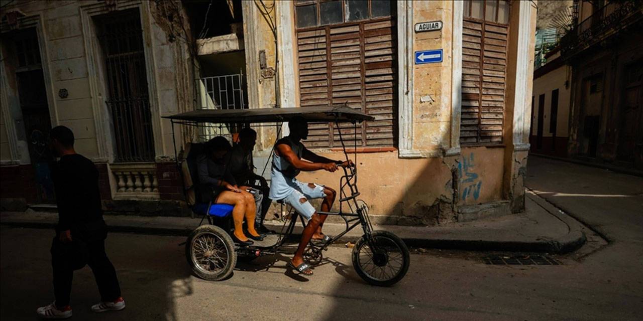 Küba’dan ABD’ye: Anayasal düzenimizi hedef alıyorlar