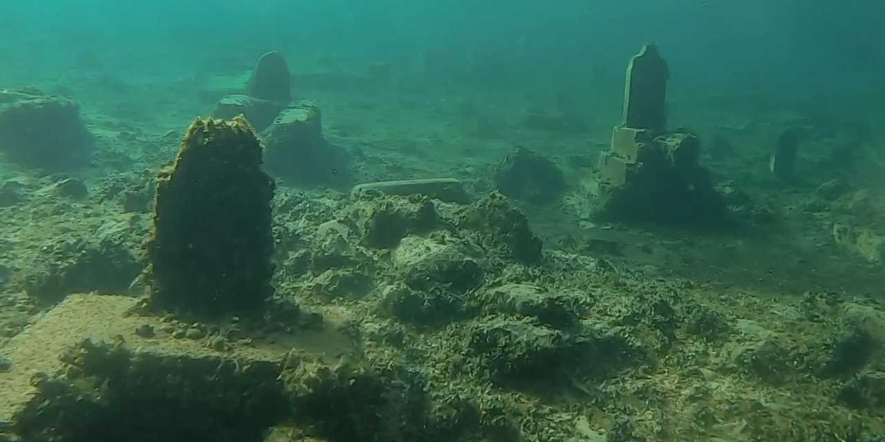 Diyarbakır'da su altında 2 bin 400 yıllık türbe bulundu