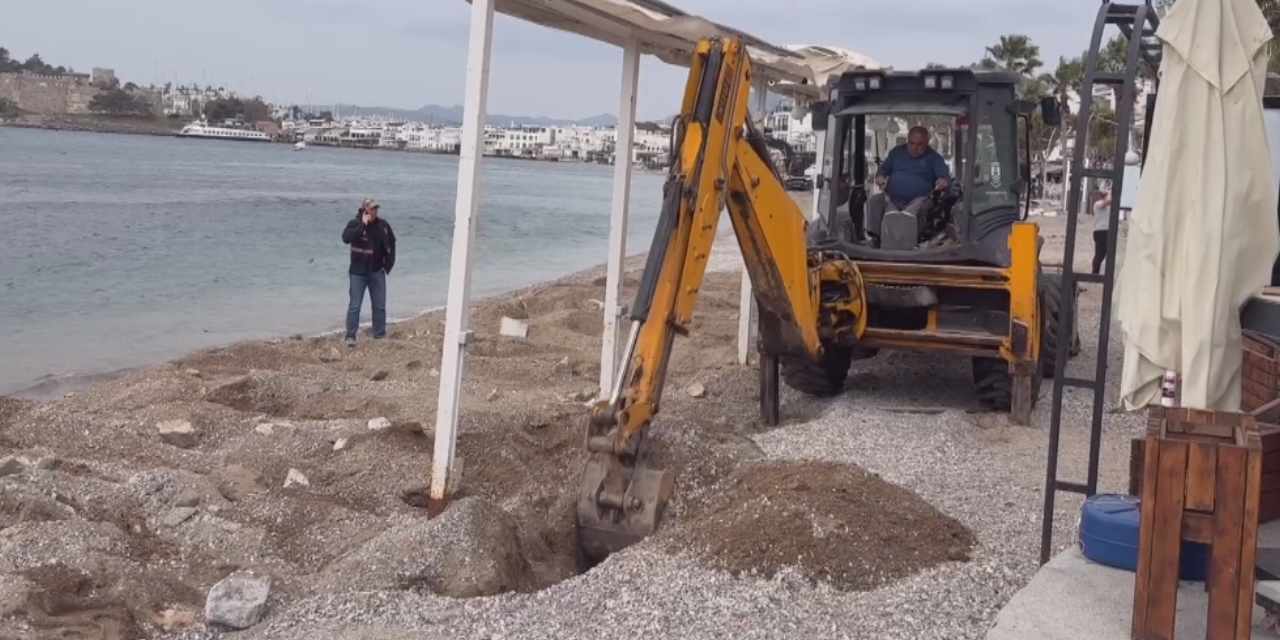 Bodrum'da kaçak yapı temizliği: Sahil şeridindeki işgaller kaldırılıyor