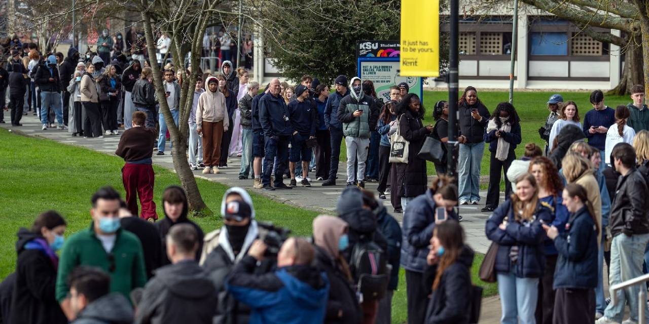 Menenjit salgını üniversite kampüsünde panik yarattı