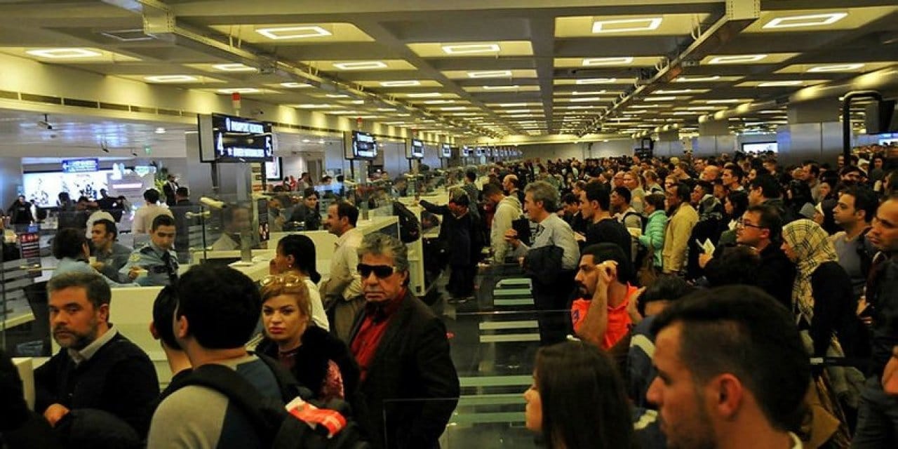 Vize yetmedi şimdi de "EES" çilesi başladı: Avrupa havaalanlarında 5 saatlik kuyruk alarmı!